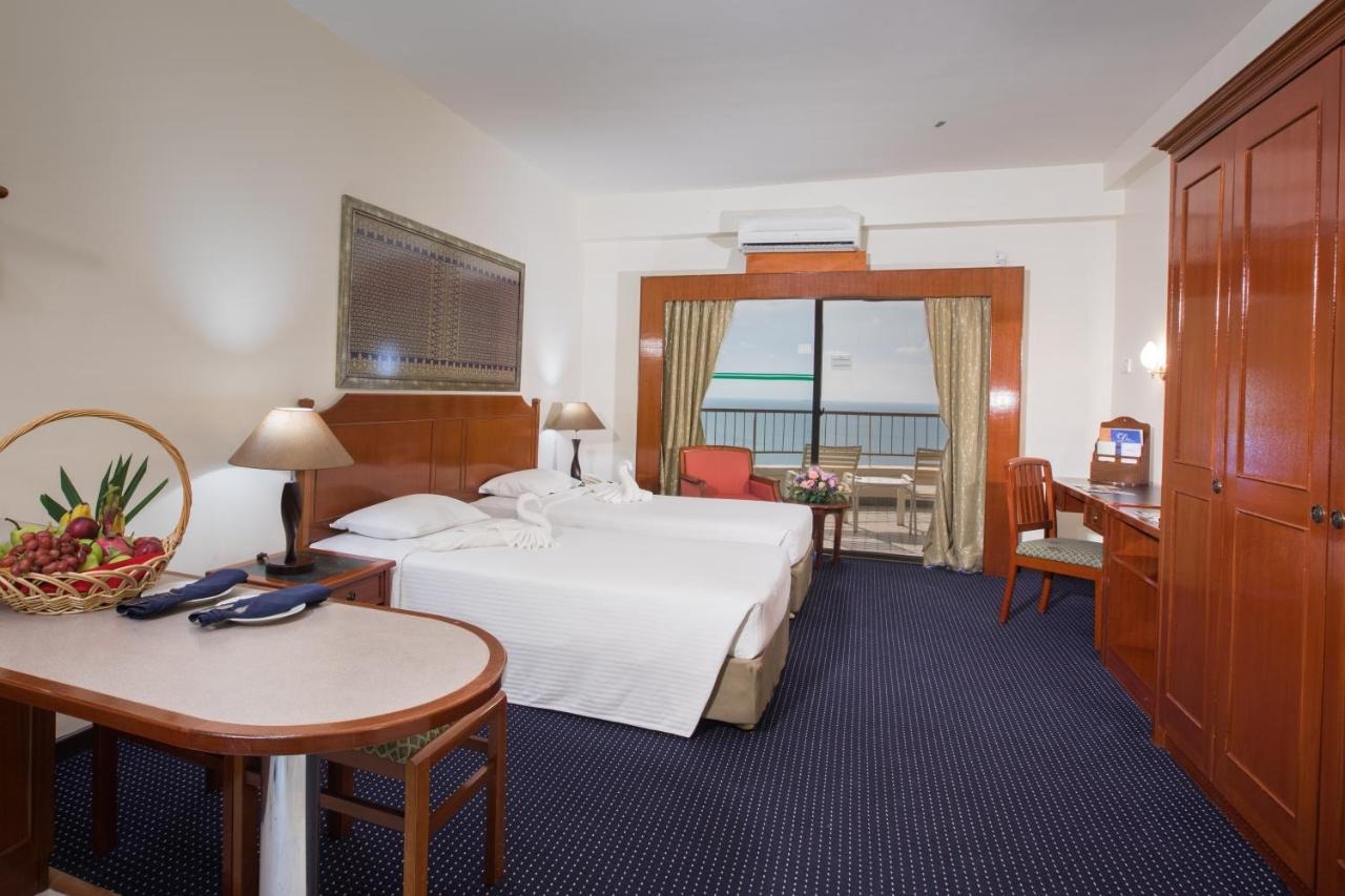 هتل رین بو پارادایس